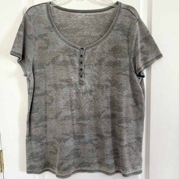 American Eagle Outfitters Camo Henley Top Waffle Knit Button Green Size XL - Picture 1 of 4